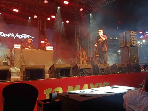 Gaziosmanpaşa&rsquo;da "Gen&ccedil;lik ve Spor Bayramı"nda Sagopa Kajmer gen&ccedil;leri coşturdu
