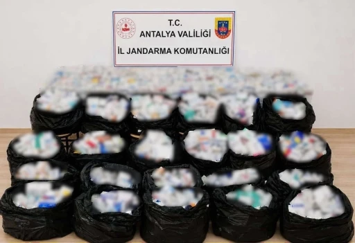 Gazipaşa&rsquo;da 164 bin adet sentetik hap ele ge&ccedil;irildi
