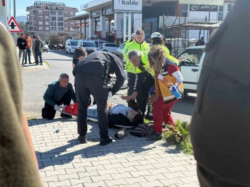 Gazipaşa&rsquo;da otomobil ile motosiklet &ccedil;arpıştı: 1 yaralı
