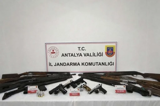 Gazipaşa&rsquo;da ruhsatsız 15 silah ele ge&ccedil;irildi
