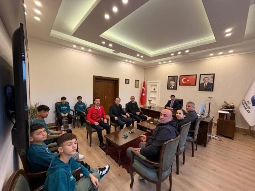 Gazipaşa&rsquo;yı temsil eden badminton takımı Antalya şampiyonu oldu
