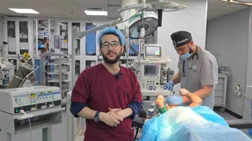 Gazze’ye gönüllü giden Türk doktor: &quot;İsrail, oradaki hayatı bitirmek, yaralıların ölmesini hızlandırmak için hastanelere saldırıyor&quot;
