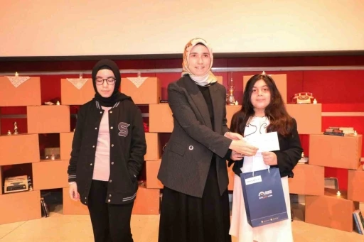 Gebze&rsquo;de en &ccedil;ok kitap okuyan okurlar &ouml;d&uuml;llendirildi
