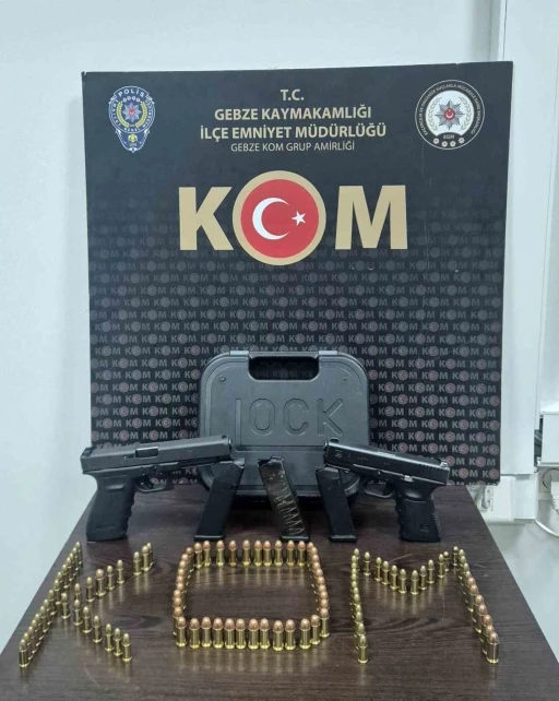 Gebze&rsquo;de ruhsatsız silah ve change ara&ccedil; operasyonu
