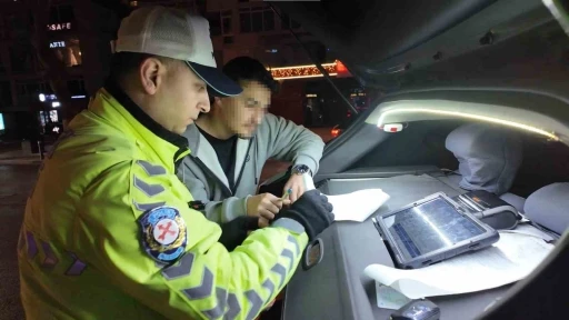 Gebze&rsquo;den Kadık&ouml;y&rsquo;e gezmeye geldi, ceza ile d&ouml;nd&uuml;: Abartı egzozdan men edildi
