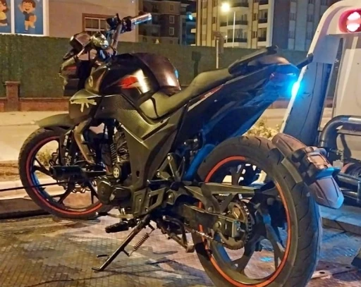 Gece saatlerinde çevreyi rahatsız eden motosiklet trafikten men edildi
