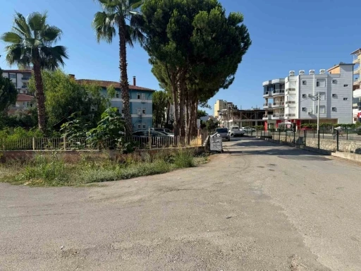 Gece yarısı patlatılan havai fişek, mahalleyi ayağa kaldırdı: Kimi deprem sandı, kimi ma&ccedil; var zannetti
