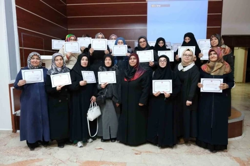 Ge&ccedil;ici &ouml;ğreticilere katılım belgeleri takdim edildi
