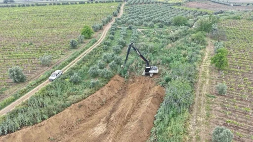 Geçtiğimiz yıl taşan dere yatakları temizleniyor

