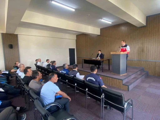 Gediz&rsquo;de bi&ccedil;erd&ouml;ver hizmetleri ve anız yangınlarına karşı bilgilendirme toplantısı
