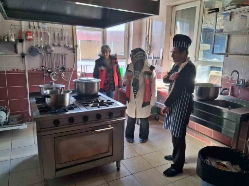 Gediz&rsquo;de gıda işletmelerine y&ouml;nelik denetimler s&uuml;r&uuml;yor
