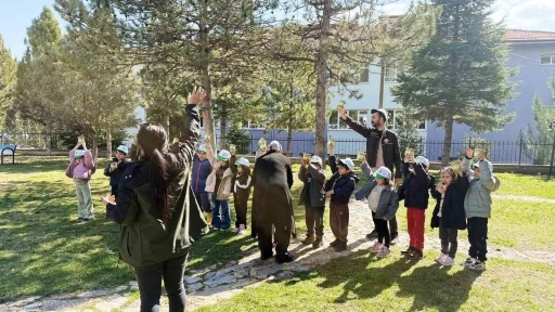 Gediz&rsquo;de minik eller tohum dikti
