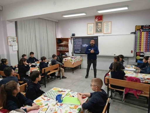 Gediz&rsquo;de okullarda afet farkındalık eğitimleri d&uuml;zenlendi
