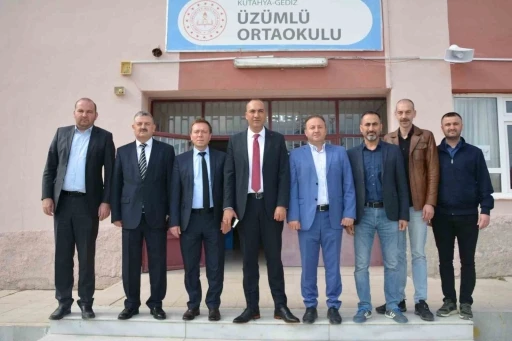 Gediz Halk Eğitimi Merkezi’nden ihtiyaç sahibi öğrencilere el emeği kış desteği
