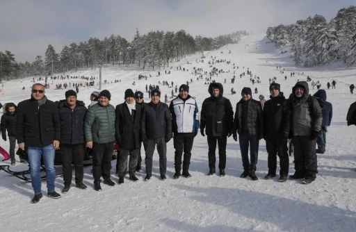 Gediz Murat Dağı Termal Kayak Merkezi&rsquo;nde kar ve kayak keyfi
