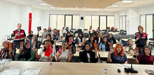 Gediz OSB&rsquo;de &ccedil;alışan kadınlara KADES eğitimi
