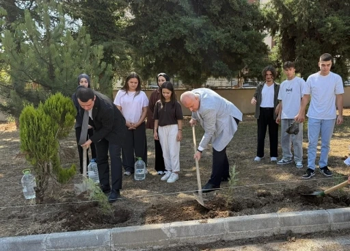 Geleceğe nefes olacak fidanlar toprakla buluştu
