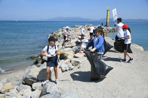 Geleceğin &ccedil;evre g&ouml;n&uuml;ll&uuml;leri Kuşadası Belediyesi&rsquo;nin etkinliğinde buluştu

