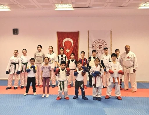 Geleceğin karatecileri Eskişehir&rsquo;de yetişiyor
