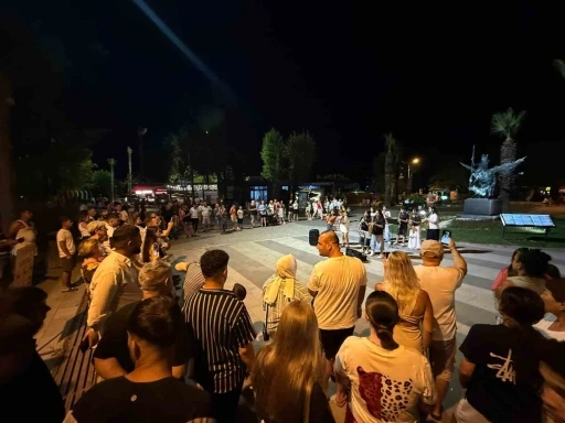 Geleceğin m&uuml;zisyenleri Kemer gecelerini hareketlendirdi
