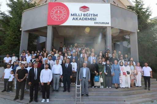 Geleceğin &ouml;ğretmenleriyle buluştular
