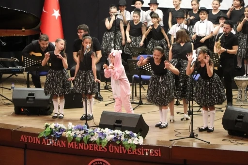 Geleceğin sanatçıları Efeler’de sahne aldı
