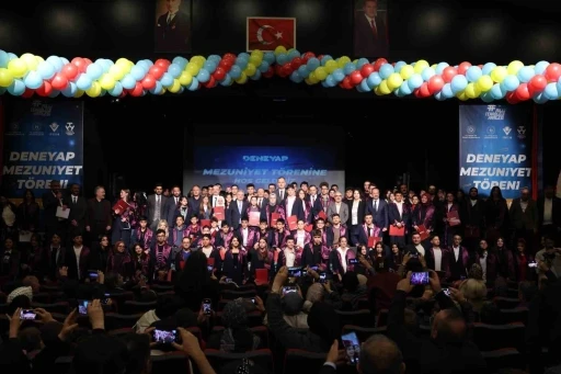 Geleceğin teknoloji yıldızları Deneyap Mezuniyet töreninde buluştu
