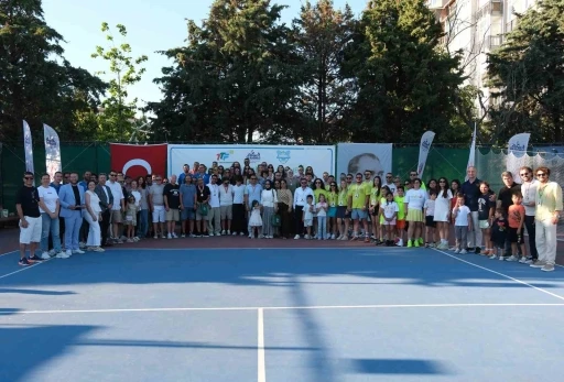 Geleneksel B&uuml;y&uuml;k&ccedil;ekmece A&ccedil;ık Tenis Turnuvası &ouml;d&uuml;l t&ouml;reni ger&ccedil;ekleşti
