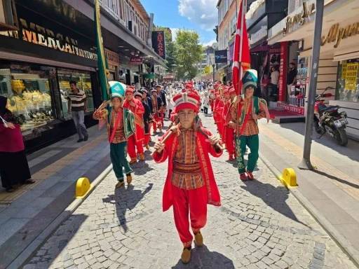 Geleneksel ş&ouml;lende 104 &ccedil;ocuk erkekliğe ilk adımını attı
