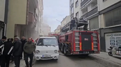 Gelibolu&rsquo;da apartmanda &ccedil;ıkan yangın korkuttu
