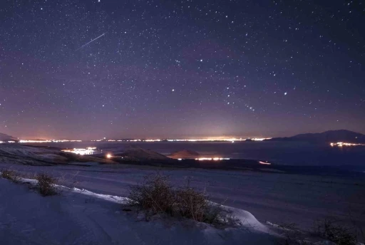 Geminid meteorları Bitlis&rsquo;te kartpostallık manzaralar oluşturdu
