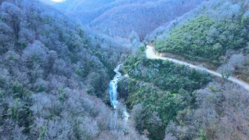 Gemlik&rsquo;te yağmurlar, Sud&uuml;şen Şelalesi&rsquo;ne hayat verdi
