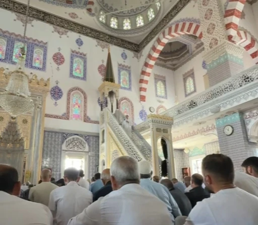 Genç hafızın Ayasofya hayali: İlk Cuma namazını Saray Camisi’nde kıldırdı
