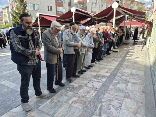 Gen&ccedil; kadın toprağa verildi, onu hayattan koparan s&uuml;r&uuml;c&uuml; tutuklandı
