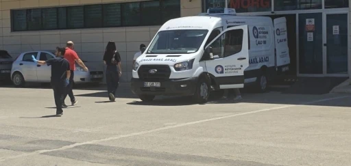 Gen&ccedil; kadını tabancayla vurarak &ouml;ld&uuml;r&uuml;p, ardından intihar etti
