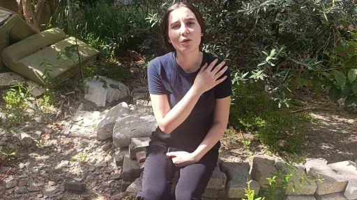 Genç kız yorgun mermiyle vuruldu
