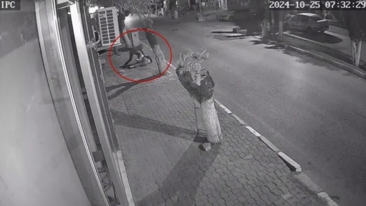 Gen&ccedil; kıza bı&ccedil;akla dehşeti yaşatmıştı, adli kontrol ile tahliye edildi
