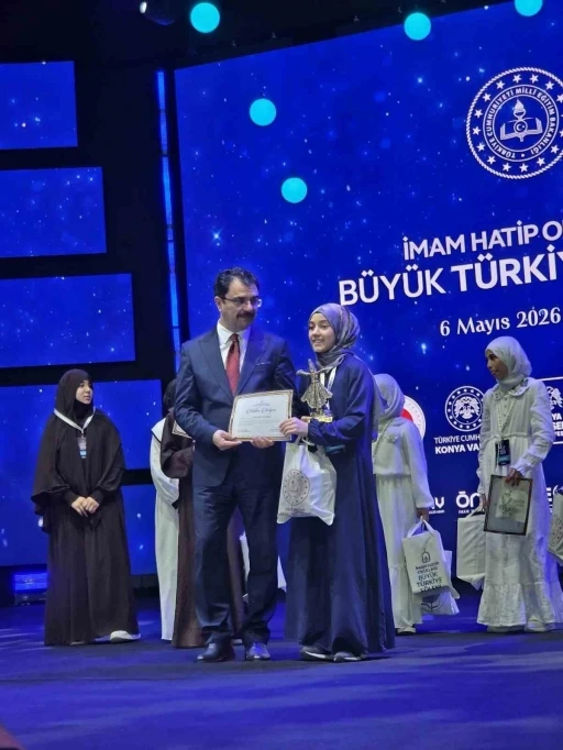 Gen&ccedil; Nida Kur&rsquo;an-ı Kerim&rsquo;i G&uuml;zel Okuma T&uuml;rkiye Finalleri Yarışmasında T&uuml;rkiye 1.&rsquo;si oldu
