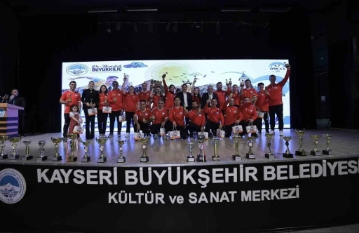 Genç sporcular ödüllendirildi
