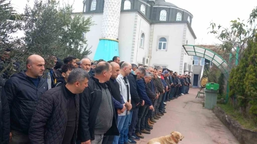 Gen&ccedil; yaşta kansere yenik d&uuml;şen Ertuğrul Hamut son yolculuğuna uğurlandı
