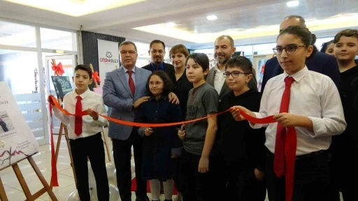 Gen&ccedil; yetenek Alya, ilk kişisel resim sergisini sanatseverlerle buluşturdu
