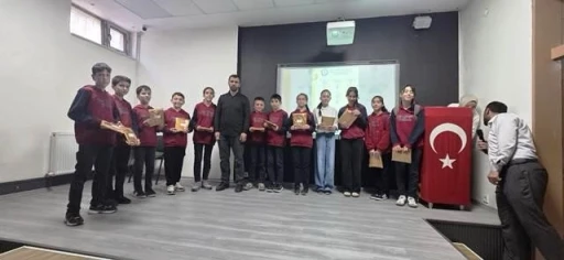 Gen&ccedil; y&uuml;rekler Peygamberimizi anlamak i&ccedil;in yarıştı

