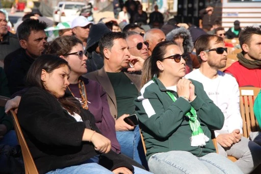 Genci Yaşlısı Muğlaspor Taraftarı Stadyum &Ouml;n&uuml;nde Ma&ccedil;ı İzledi