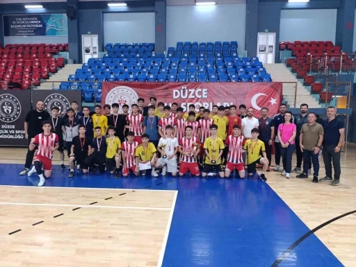 Gen&ccedil;ler B futsal mahalli m&uuml;sabakaları sona erdi
