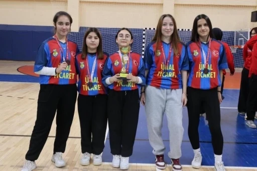 Gen&ccedil;ler Badminton m&uuml;sabakaları sona erdi
