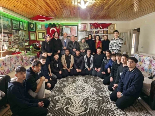 Gen&ccedil;ler bayram &ouml;ncesi şehit ailelerini ziyaret etti
