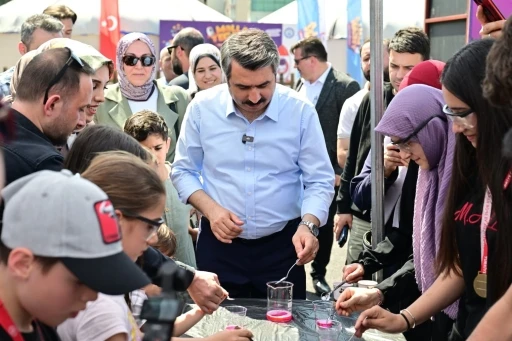 Gen&ccedil;ler bilim ve teknoloji festivalinde buluştu
