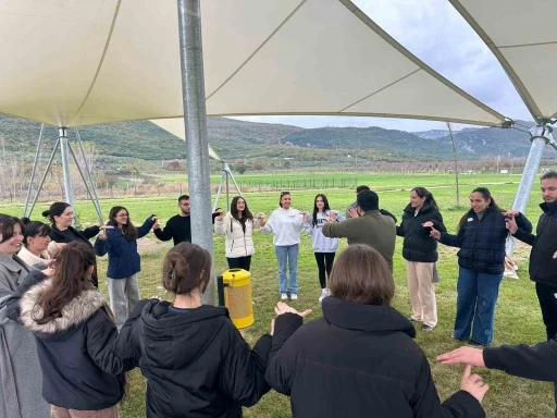 Gençler iklim krizini doğada ele aldı
