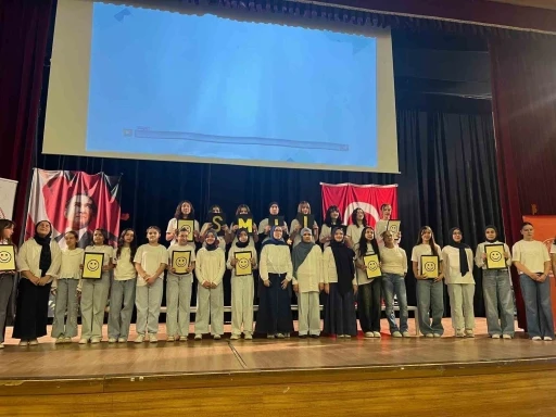 Gen&ccedil;ler İngilizceyi sanatla buluşturdu
