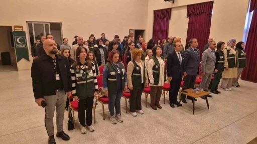 Gençlere kritik uyarı: &quot;Herkesin elinde telefon var&quot;
